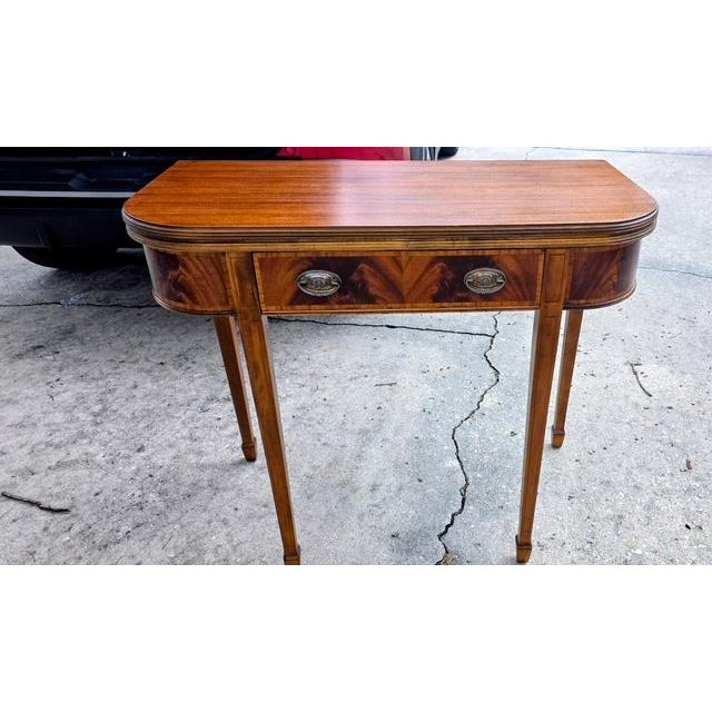 Traditional Mid 20th Century Federal Mahogany Swivel Top Table For Sale - Image 3 of 8