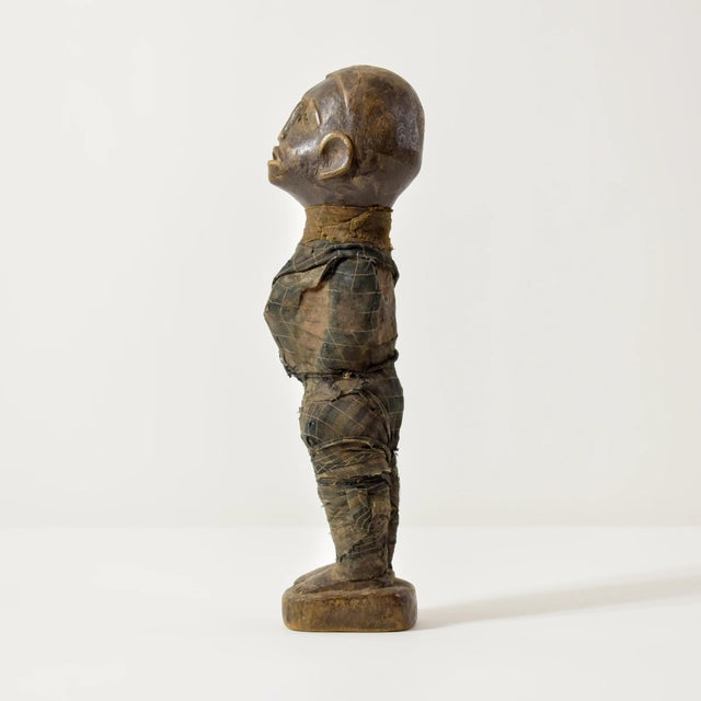 Wood Early 20th Century Pere Miniature Mummy Wood Figure 12 Inch Tanzania For Sale - Image 7 of 15