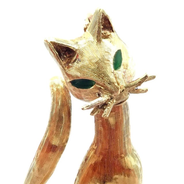Gold Mid 20th Century Tiffany & Co. Yellow Gold Emerald Cat Pin Brooch For Sale - Image 8 of 11