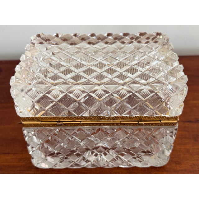 French Antique Baccarat (Attrib.) Cut Crystal Glass Casket Box With Bow Clasp For Sale - Image 3 of 12