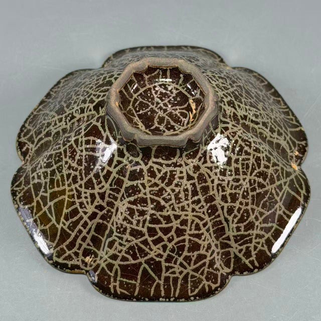 Chinese Textured Crackle‑Glaze Foliate‑Form Bowl, Elegant Collectible Floral‑Rim Vessel For Sale - Image 6 of 6