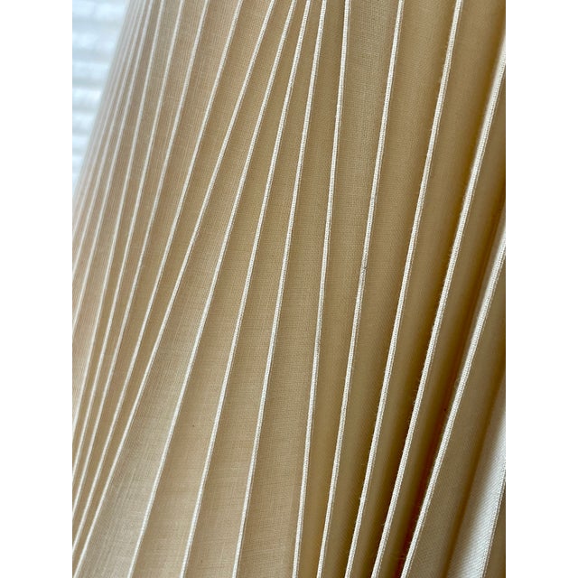 Mid 20th Century Mid-20th Century Stiffel Alternating Inverted Knife Pleated Linen Lamp Shade For Sale - Image 5 of 10