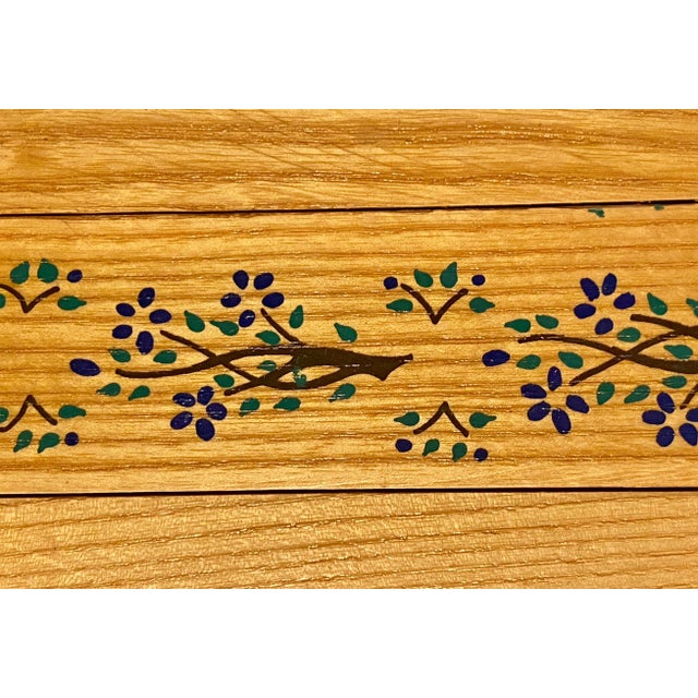 Contemporary 1980s Basketville Putney Vt Hand-Painted Picnic Basket For Sale - Image 3 of 8