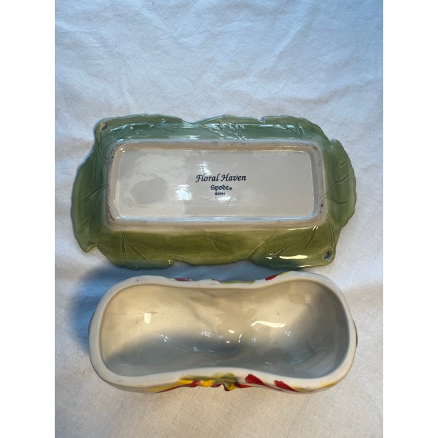 Ceramic Vintage Spode covered butter dish in a tulip design . Produced in 2004 . Holds a stick Of butter . Very pretty...