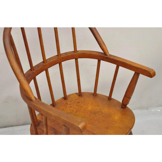 Early 20th Century Antique Colonial Style Bentwood Maple Small Child's Windsor Arm Chair For Sale - Image 5 of 10