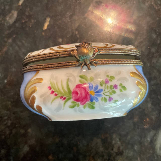 Authentic limos box from France. Details in the photograph above. it measures about 2 1/2 inches wide. about 1 1/4 inches...