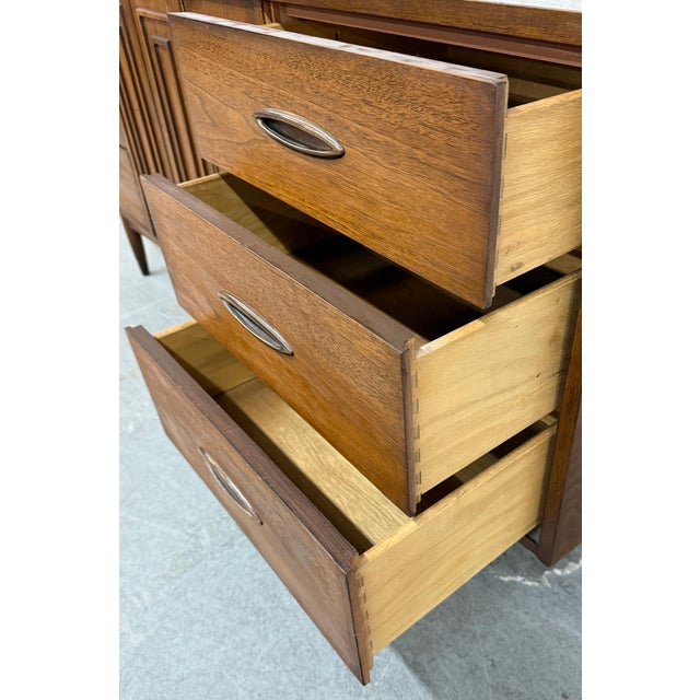 Mid-Century Modern Broyhill Sculptra Walnut 9-Drawer Dresser For Sale - Image 9 of 10