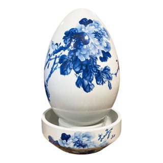 Vintage Chinoiserie Blue and White Egg Shaped Water Fountain For Sale