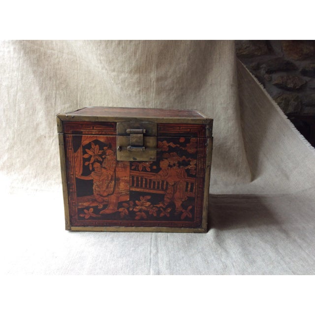 Late 19th Century Antique Chinese Export Yew Wood & Brass Tea Caddy, Hand-Painted, Late Qing Dynasty, Circa 1880 For Sale - Image 5 of 12