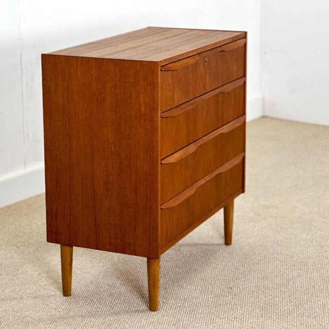 Small Danish Chest of Drawers, 1960s For Sale - Image 4 of 15