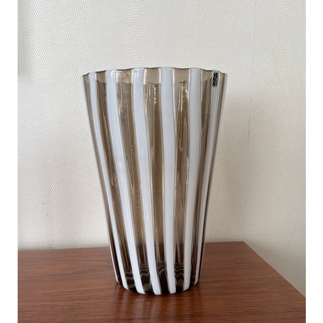 Venini Murano Glass Vase in Black and White, 1980s For Sale - Image 6 of 6