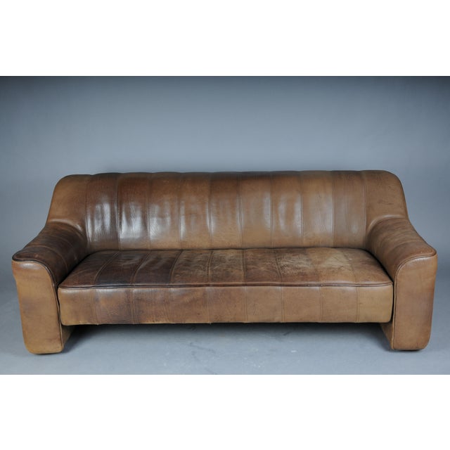 High-quality DS44 three-seater sofa by de Sede with a beautiful patina for sale. The traditional Swiss manufacturer de...