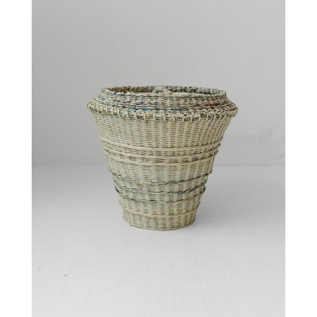 Paper Large Handcrafted Woven Newspaper Laundry Basket with Lid, 1990s For Sale - Image 7 of 11