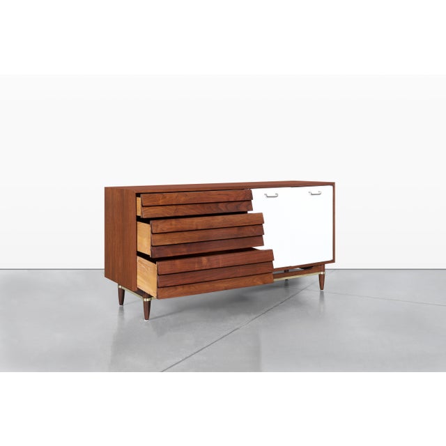 Sienna Mid-Century Modern Walnut and Lacquer Credenza by American of Martinsville For Sale - Image 8 of 15