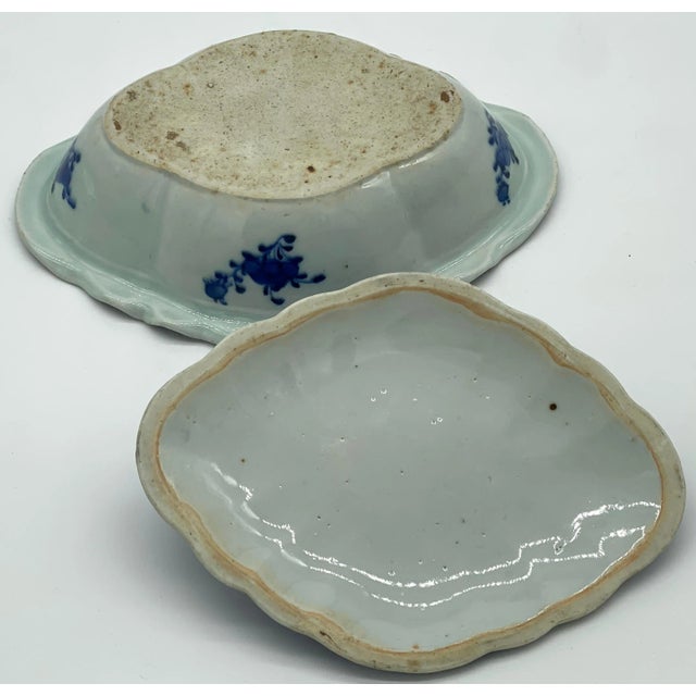 Chinese 19th Century Chinese Export Diminutive Canton Quatrefoil Tureen Acorn Handle For Sale - Image 3 of 11