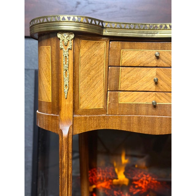 French Late 19th Century Pair of Louis XVI–style Demilune Nightstands For Sale - Image 3 of 7