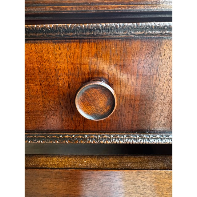 1920s Northern Furniture Co. Flame Mahogany 5-Drawer Highboy Dresser – Restored Patina For Sale - Image 11 of 12