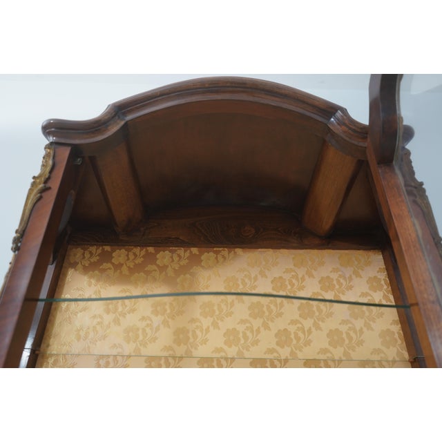 Vintage French Louis XV Vitrine Curio Display Cabinet For Sale - Image 4 of 18