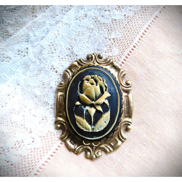 Large Vintage Victorian Black Brooch Cream Flower Cameo, Gold Bezel For Sale - Image 9 of 10