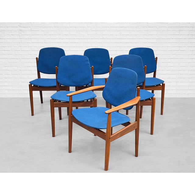 An exceptional and hard-to-find set of six Mid Century Modern Model 203 dining chairs designed by Arne Vodder for France &...