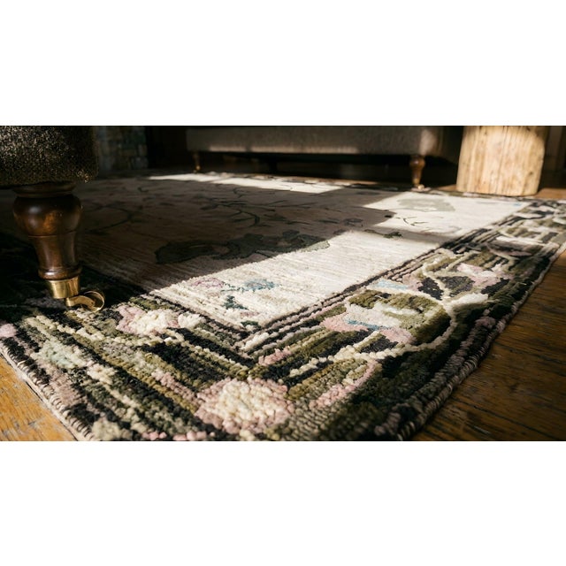 1900s Ivory Folk Art Floral Antique American Hooked Small Rug For Sale - Image 16 of 18