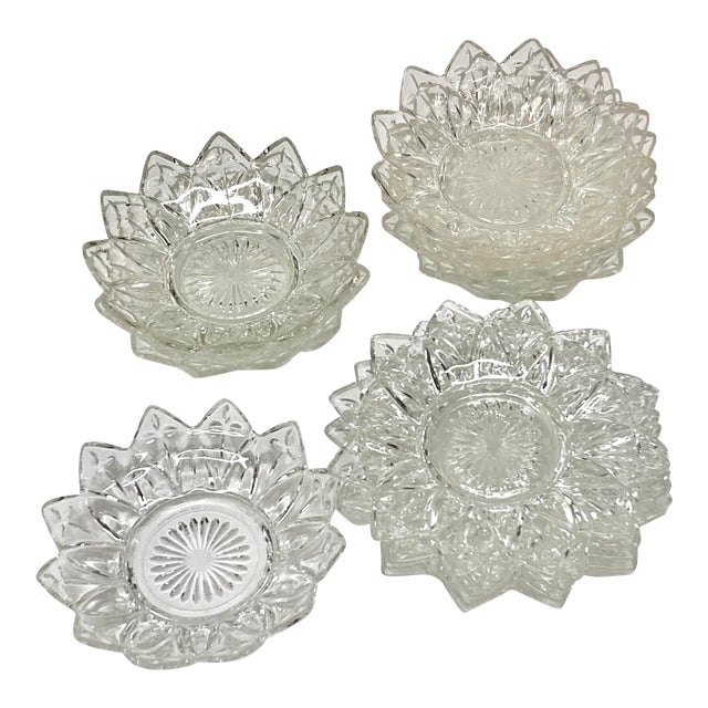 1930s 14 Pieces Vintage Glass Dessert Bowls and Plates For Sale