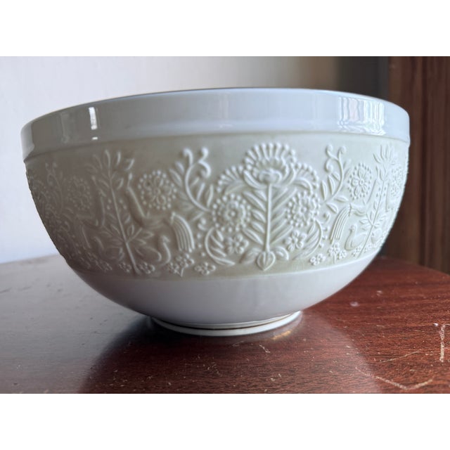 Mid-20th Century Noritake Japanese White Folk Art Serving Bowl For Sale In New York - Image 6 of 7