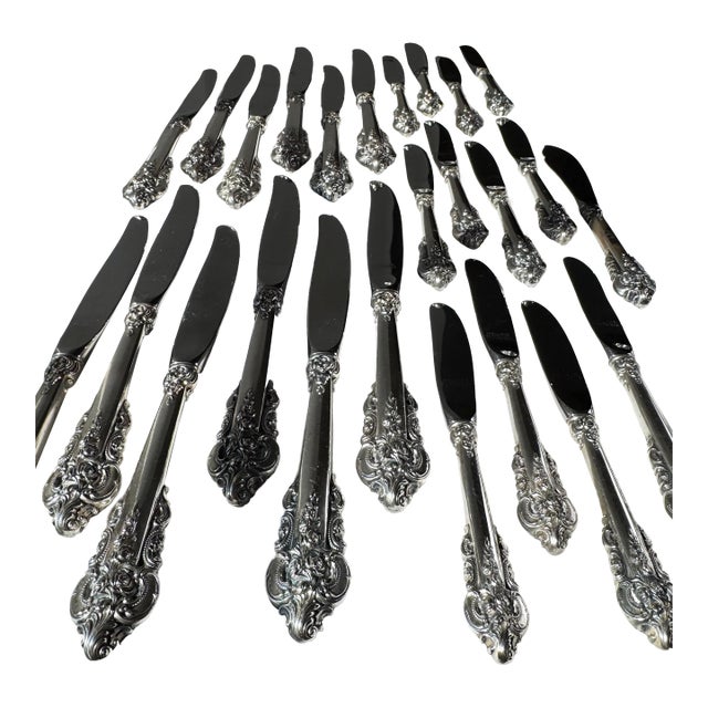 Mid 20th Century Wallace Sterling Silver Handle Dinner Knives – Grande Baroque Pattern, Classic Elegance For Sale