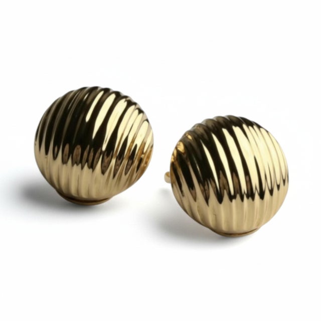18k Yellow Fluted Gold Lever Back Ear Clips 0.60 Inch by 0.50 Inch, Pair For Sale - Image 4 of 10