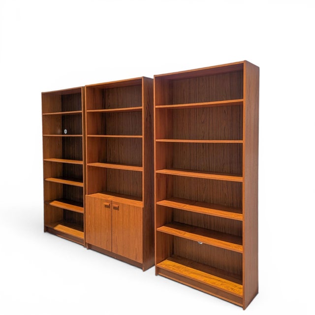 Set of Three Mid-Century Teak Bookcases For Sale In Los Angeles - Image 6 of 18