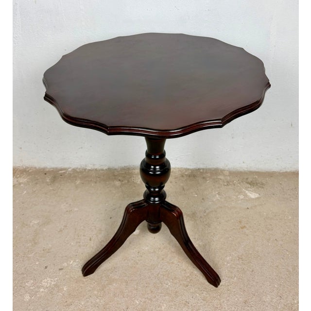 1940s 20th Century English Tilt-Top Side Table, 1940 For Sale - Image 5 of 9