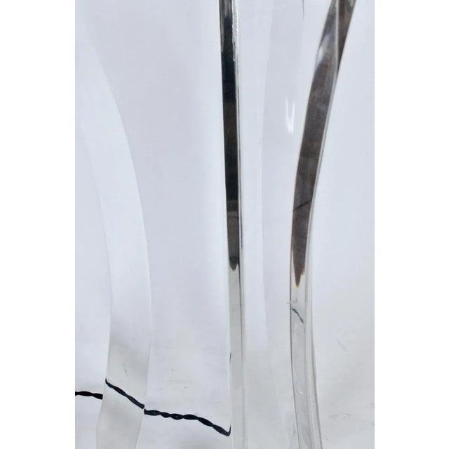 Metal 1970s Tall Herbert Ritts Astrolite Clear Lucite "Tri Fin" Table Lamp For Sale - Image 7 of 13