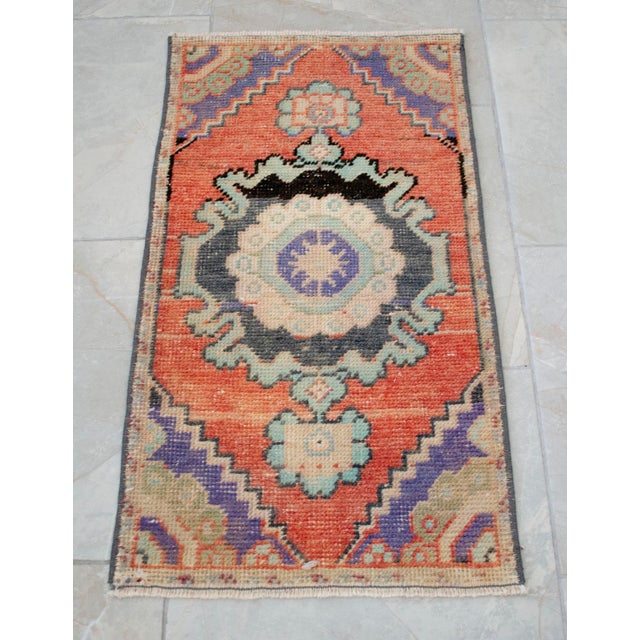 1960s Hand Knotted Door Mat, Entryway Rug, Bath Mat, Kitchen Decor, Rug, Turkish Rug - 1'5" X 2'6" For Sale - Image 11 of 13