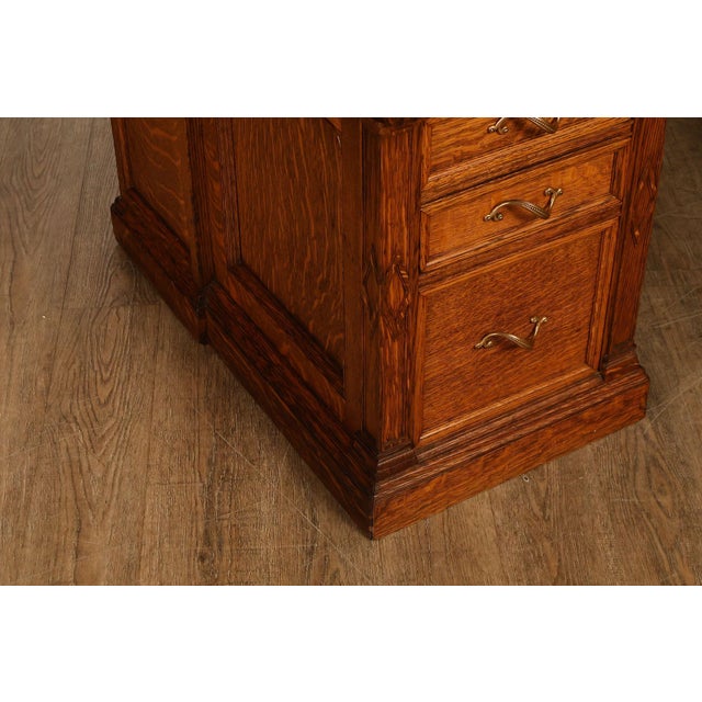 Early 20th Century Exceptional Antique Quarter Sawn Oak Roll Top Desk With Carved 'Reading Hardware Co." Crest Panel For Sale - Image 5 of 18