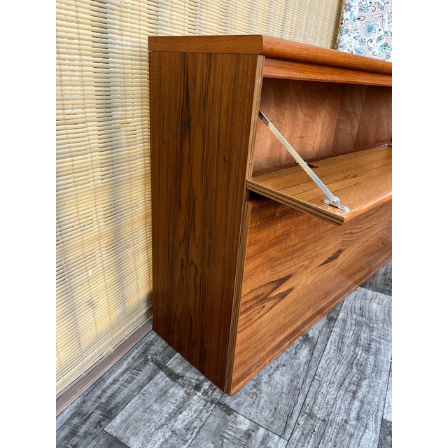 Mid Century Modern Danish Queen Size Headboard With Storage. Circa 1970s For Sale - Image 11 of 18