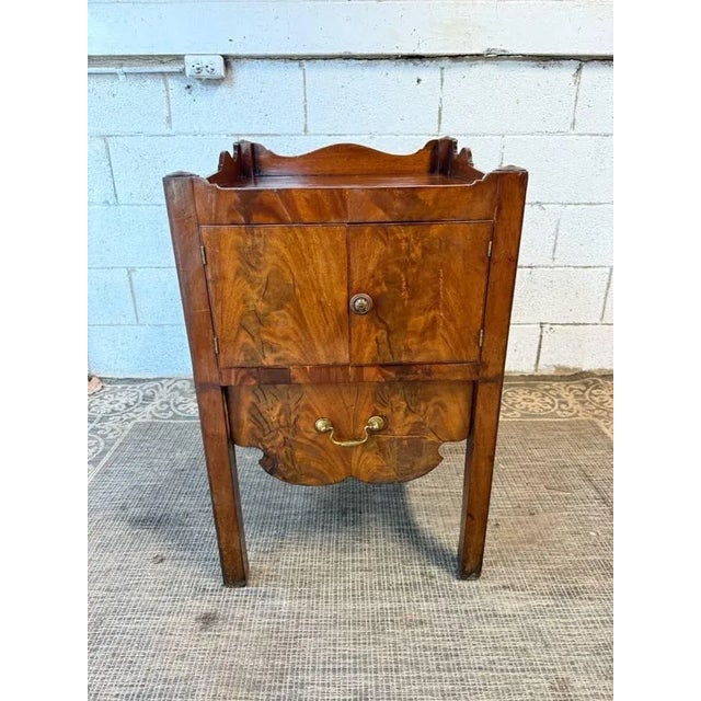 English Georgian Style Flame Mahogany Bedside Cupboard For Sale - Image 3 of 13