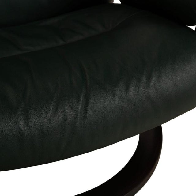 Set of Sunrise Lounge Chair and Ottoman in Leather and Green Fir from Stressless For Sale - Image 6 of 17