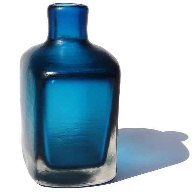 Mid-Century Modern Vintage Murano Paolo Venini Signed Sommerso Navy Blue Inciso Technique Italian Art Glass Flower Vase For Sale - Image 3 of 7