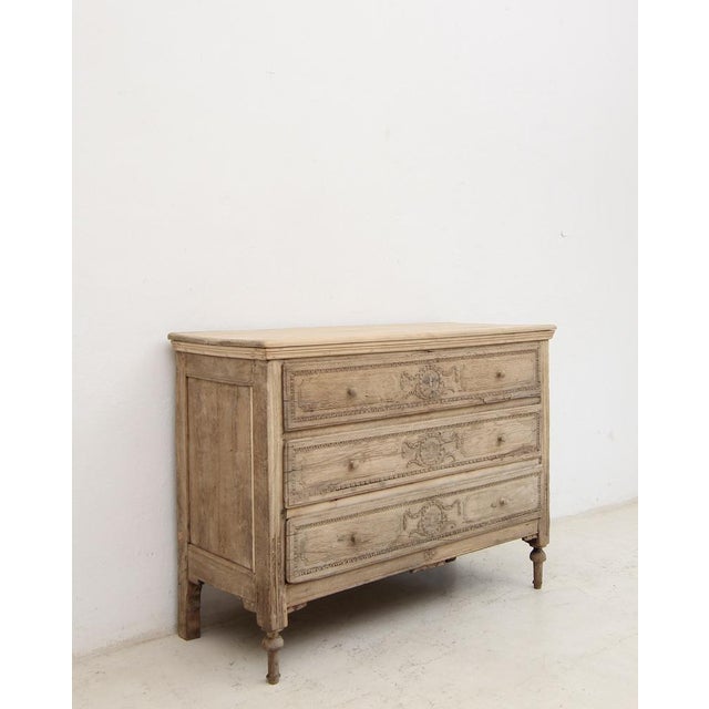 Louis XVI Chest of Drawers in Bleached Oak, Early 19th Century For Sale - Image 6 of 18
