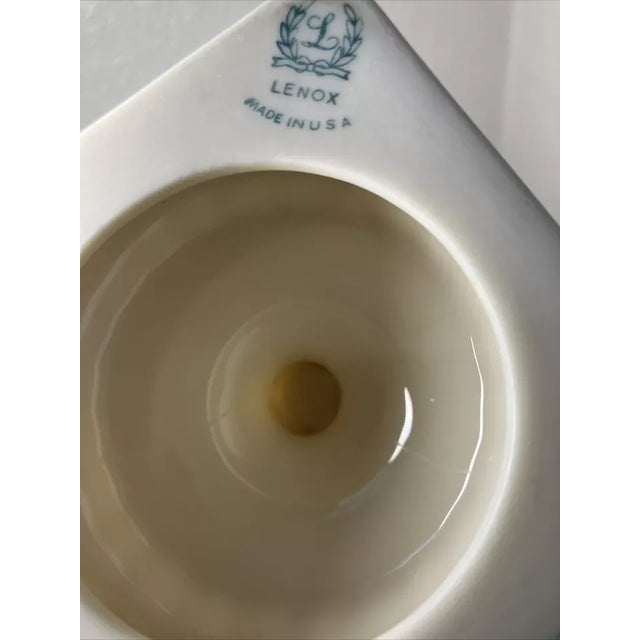 American Vintage Lenox Green Label Mark Ivory Tulip Fluted Vase For Sale - Image 3 of 4