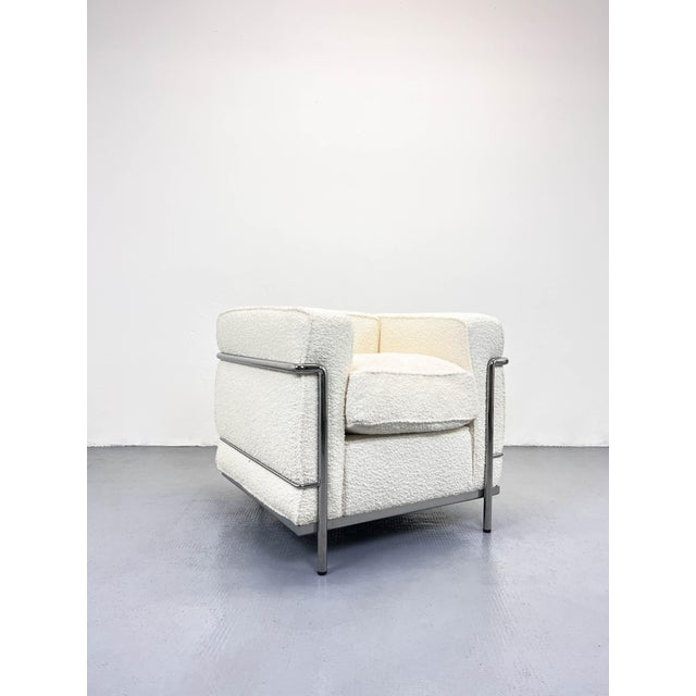 Mid-Century Modern LC2 Chair in Bouclé Upholstery by Le Corbusier and Charlotte Perriand for Cassina, 2010s For Sale - Image 3 of 11