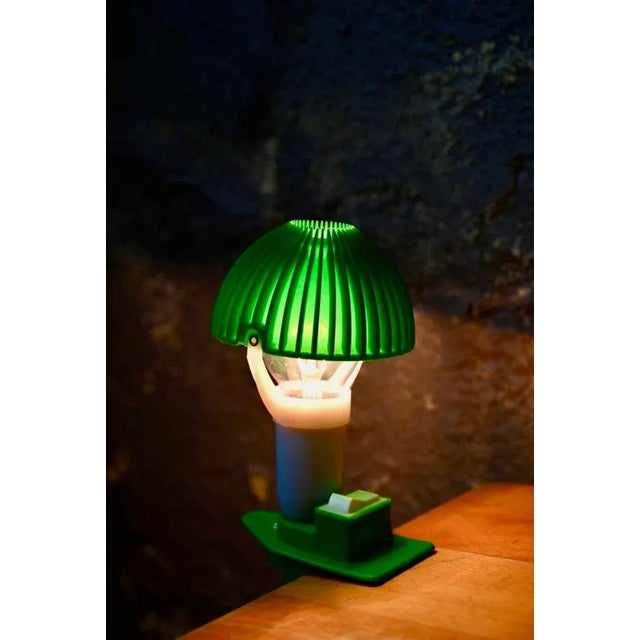 Mushroom Clip Desk Lamp in Green Plastic, France, 1980s For Sale - Image 3 of 8