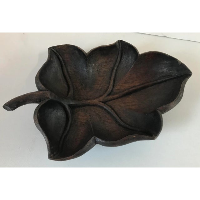 Love this carved wooden leaf shaped bowl. Nice detail!