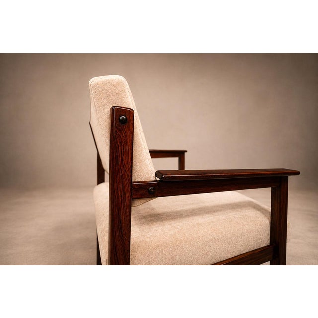 Pair of Brazilian Mid-Century Modern Rosewood Armchairs by Jorge Jabour Mauad for Cantù Móveis, Cream Mohair, Brazil, 1960s For Sale - Image 14 of 18