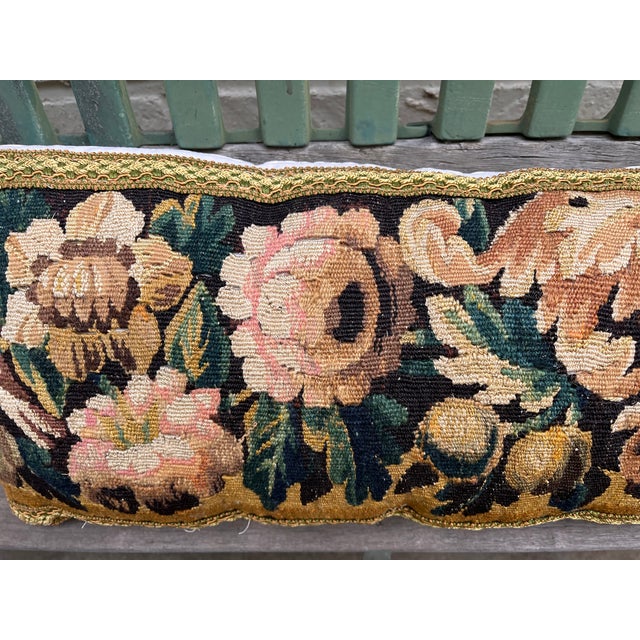 Traditional An 18th Century Pillow With Tapestry Depicting Birds For Sale - Image 3 of 6