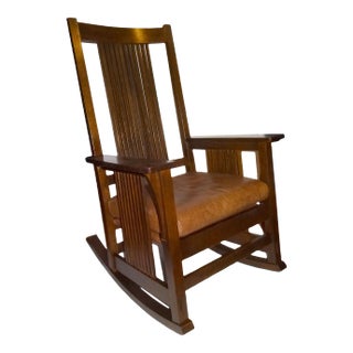 1990s Vintage Stickley 376 Spindle Rocker With Brown Leather Seat - Mission Collection For Sale