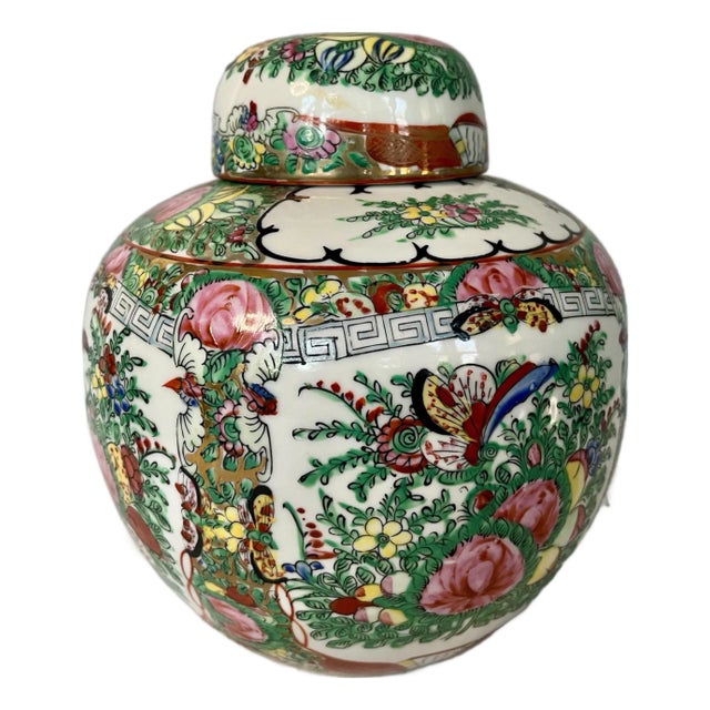1960s Rose Medallion Decorative Chinoiserie Ginger Jar With Floral Motifs For Sale