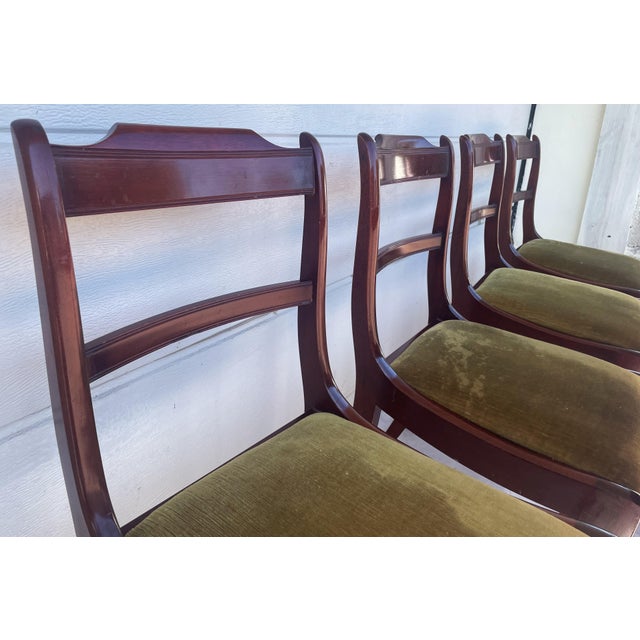 English Extendable Dining Table and Chairs from Graves & Thomas, 1960s, Set of 5 For Sale - Image 17 of 18