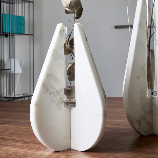 DROP in White Carrara marble in the vase variant h. 37.5 cm is a vase that embodies the strength of marble and the...
