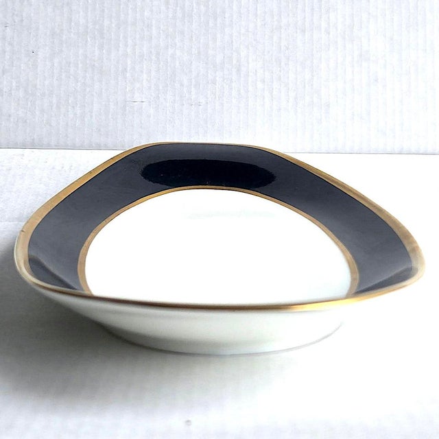 Offered is a lovely bone china oval butter/snack dish designed by Cathy Hardwick for Mikasa. The pattern is named Onyx and...